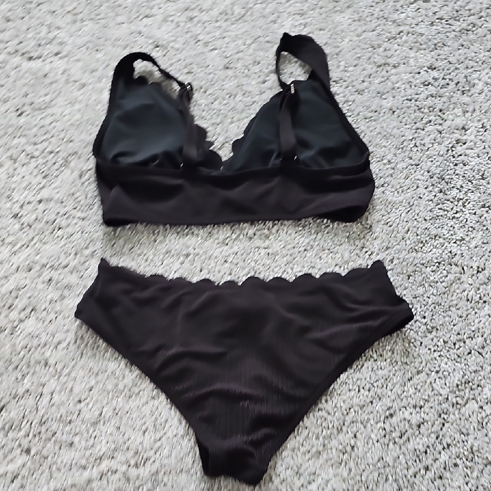 Cupshe Black Scallop Edge Bikini Set - Picture 3 of 3